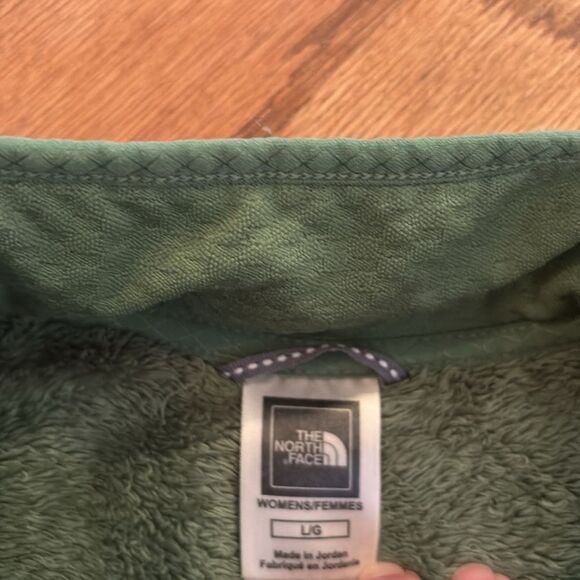 The North Face green fleece size Large - very soft pocket on the front - Picture 5 of 10